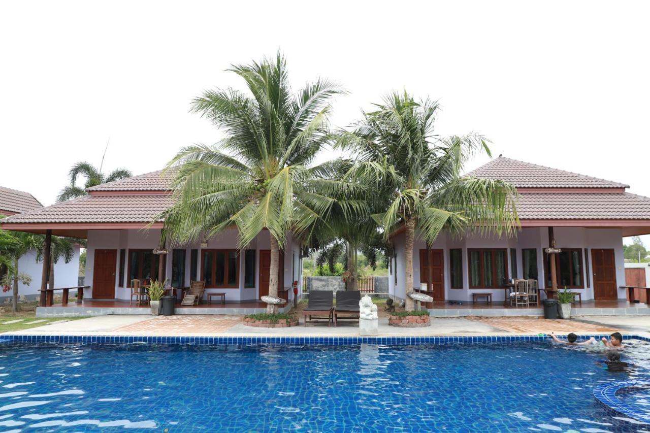 Waterside Resort Pran Buri Extérieur photo