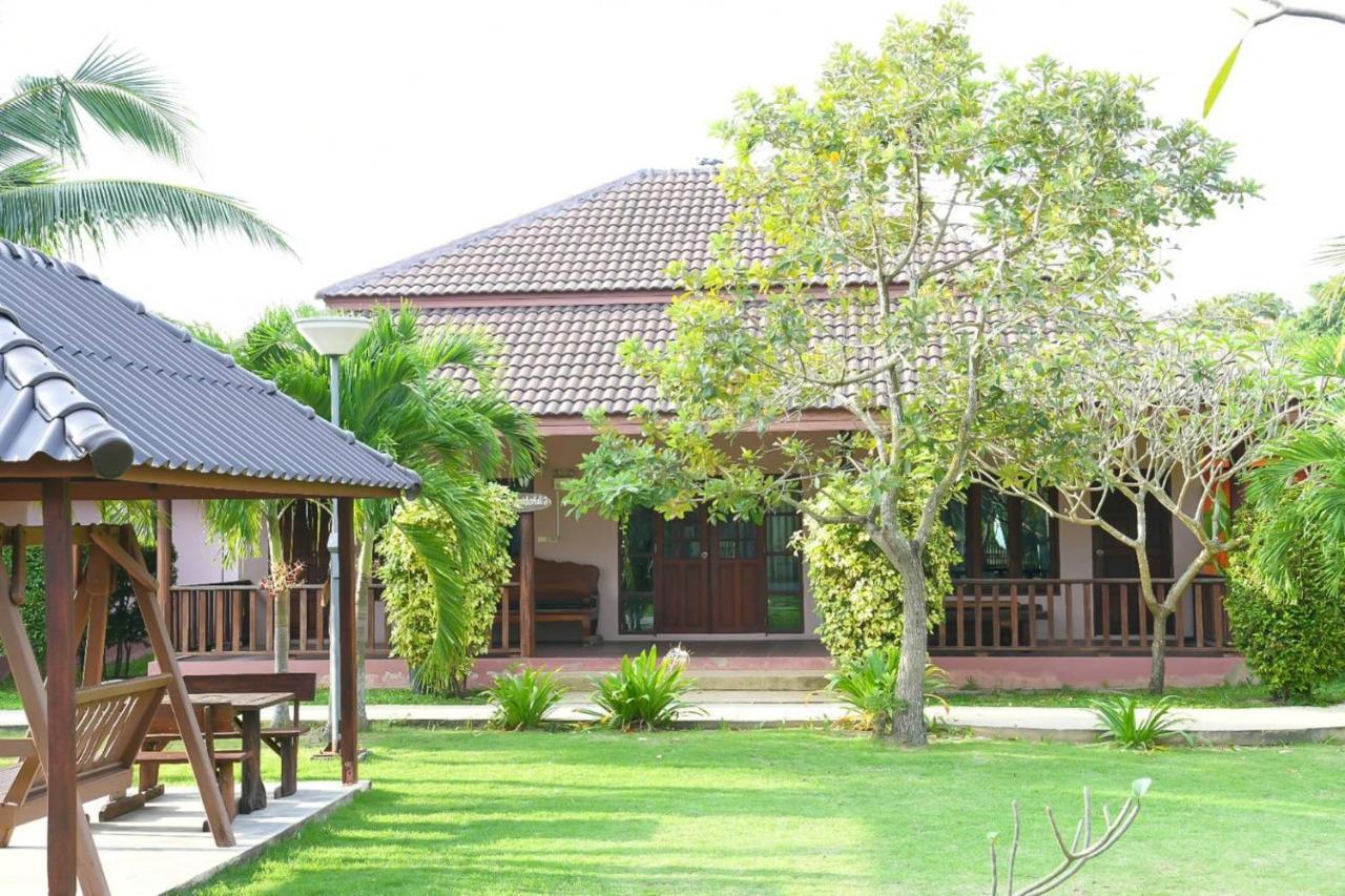 Waterside Resort Pran Buri Extérieur photo
