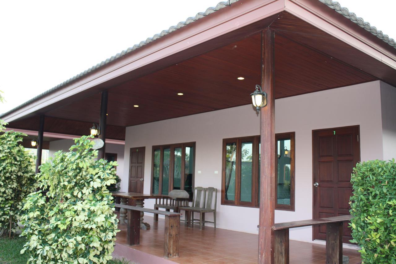 Waterside Resort Pran Buri Extérieur photo