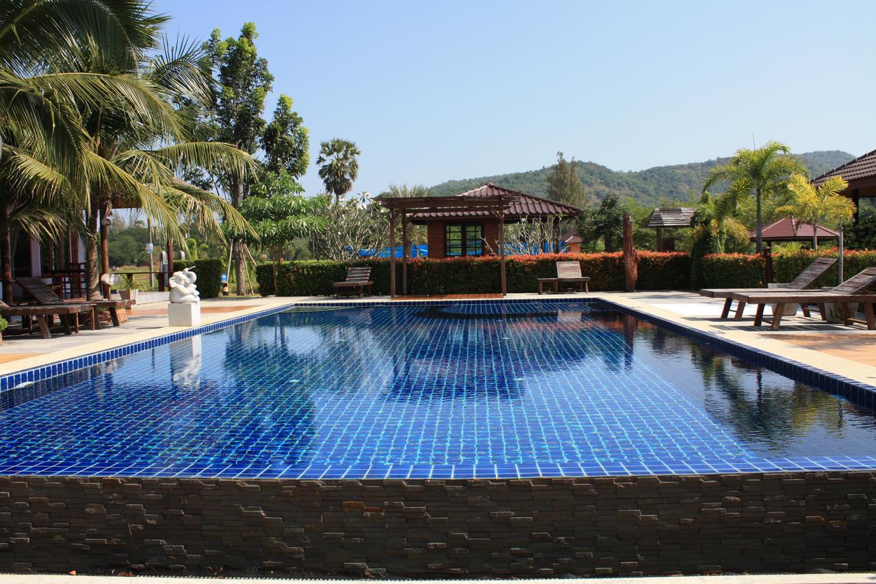 Waterside Resort Pran Buri Extérieur photo